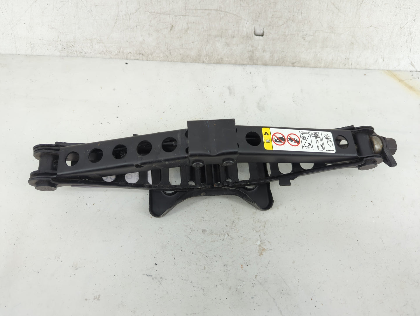 2014 Dodge Avenger Spare Scissor Car Jack - Oemusedautoparts1.com