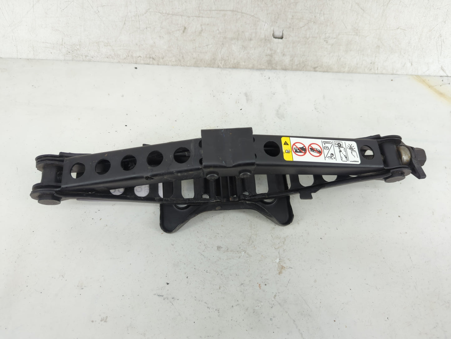 2014 Dodge Avenger Spare Scissor Car Jack - Oemusedautoparts1.com