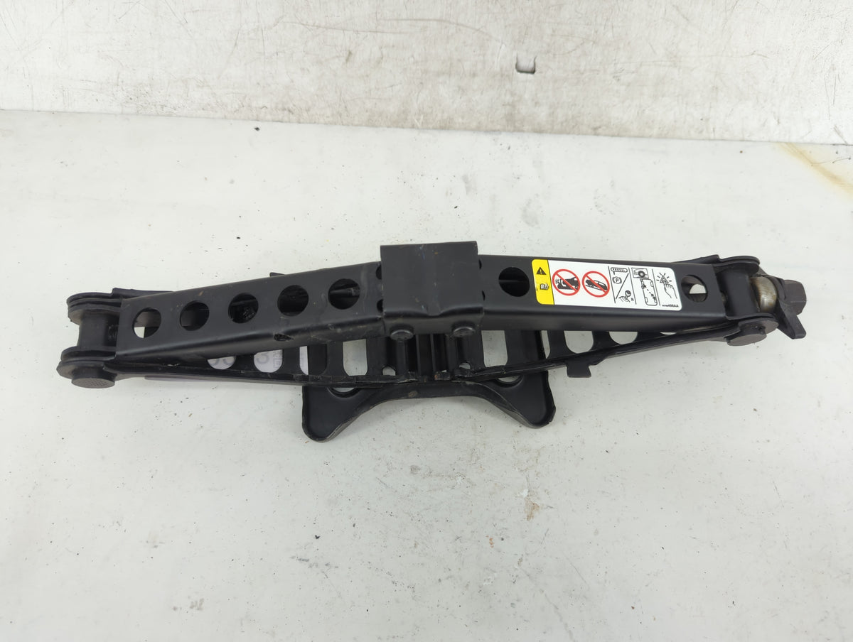 2014 Dodge Avenger Spare Scissor Car Jack 1429253 - Oemusedautoparts1.com
