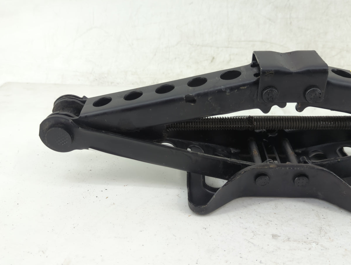 2014 Dodge Avenger Spare Scissor Car Jack 1429253 - Oemusedautoparts1.com