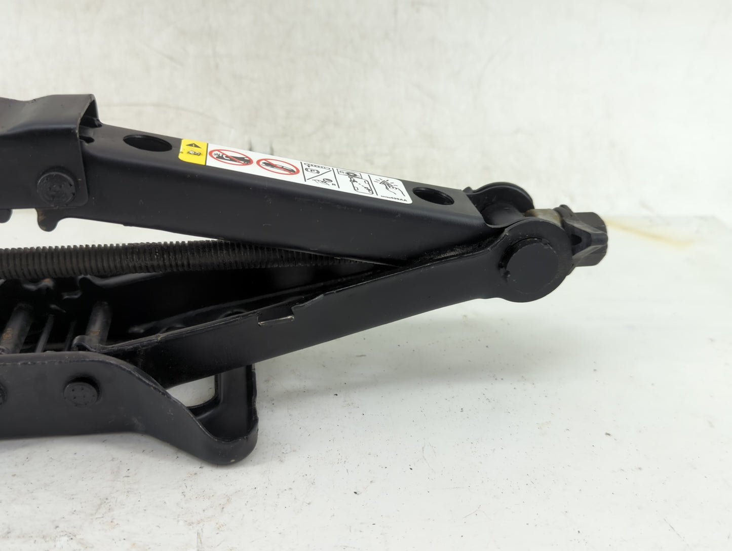 2014 Dodge Avenger Spare Scissor Car Jack - Oemusedautoparts1.com