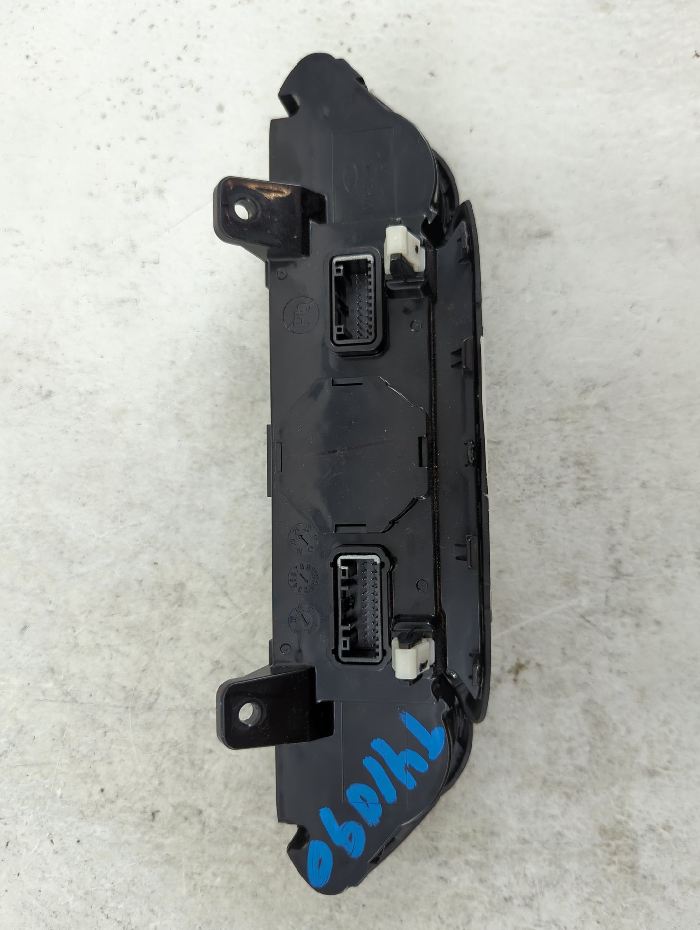 2014 Dodge Avenger Climate Control Module Temperature AC/Heater Replacement P/N:97250-M6130WK QCL0005G46 Fits OEM Used Auto 