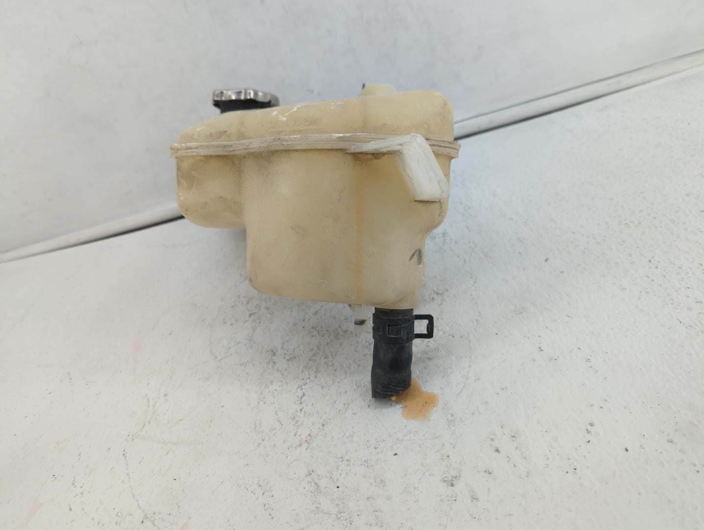 2008-2014 Dodge Avenger Radiator Coolant Overflow Expansion Tank Bottle 400171 - Oemusedautoparts1.com
