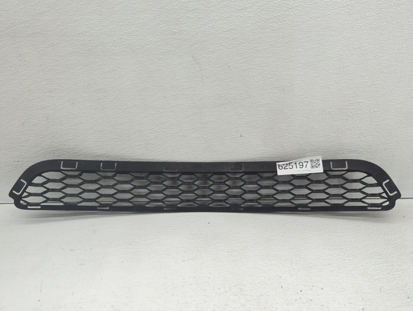 2011-2014 Dodge Avenger Front Grille Bumper Not Included - Oemusedautoparts1.com