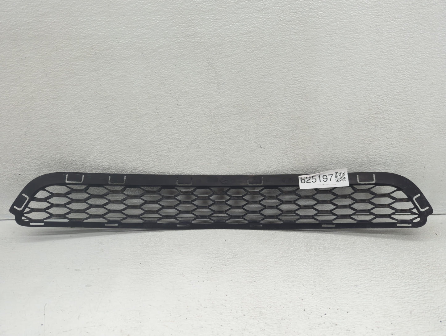 2011-2014 Dodge Avenger Front Grille Bumper Not Included - Oemusedautoparts1.com