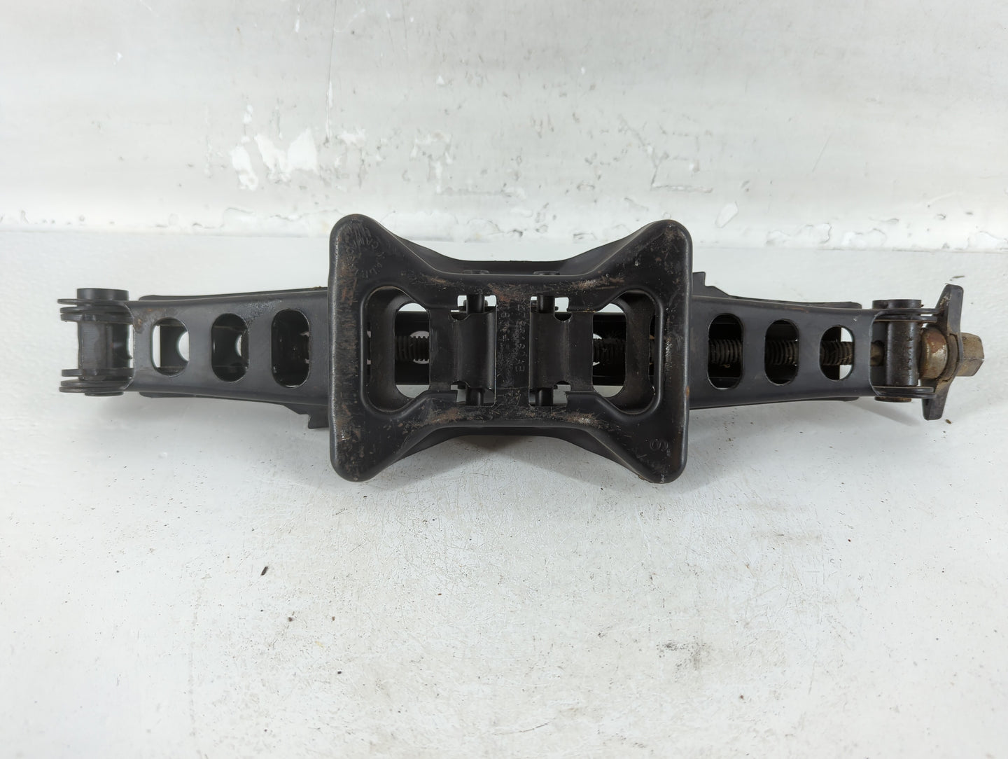 2014 Dodge Avenger Spare Scissor Car Jack - Oemusedautoparts1.com