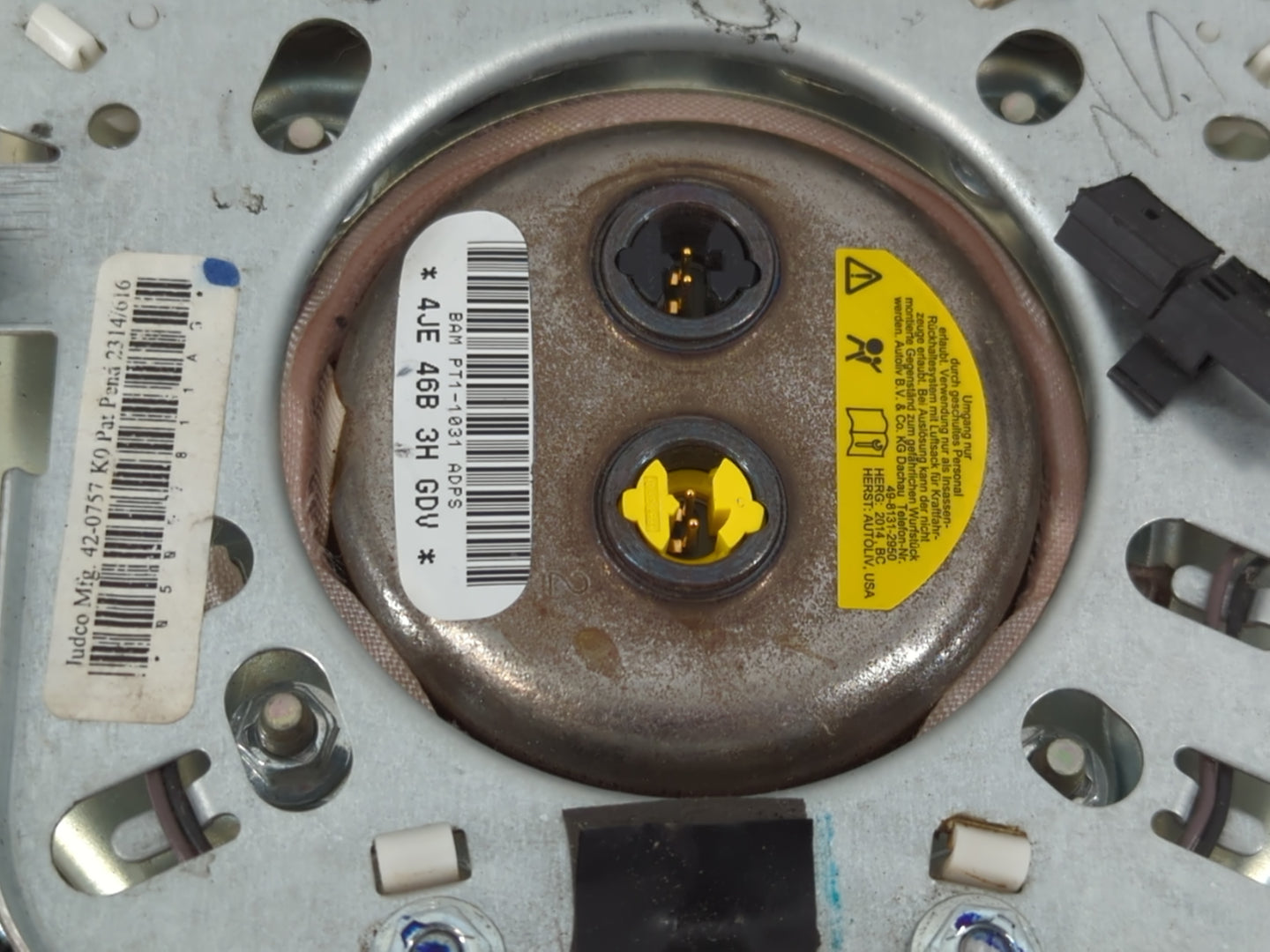 2014 Dodge Caravan Air Bag Driver Left Steering Wheel Mounted P/N:4JE 46B 3H Fits Fits 2012 OEM Used Auto Parts - Oemusedaut