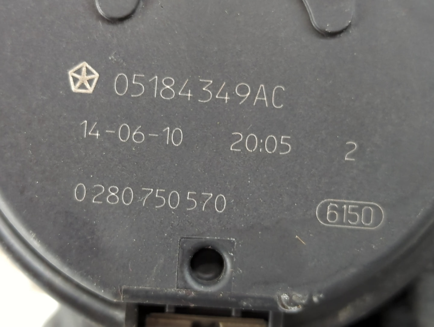 2014 Dodge Caravan Throttle Body P/N:05184349AC Fits Fits 2011 2012 2013 2015 2016 2017 2018 2019 2020 2021 2022 OEM Used Au