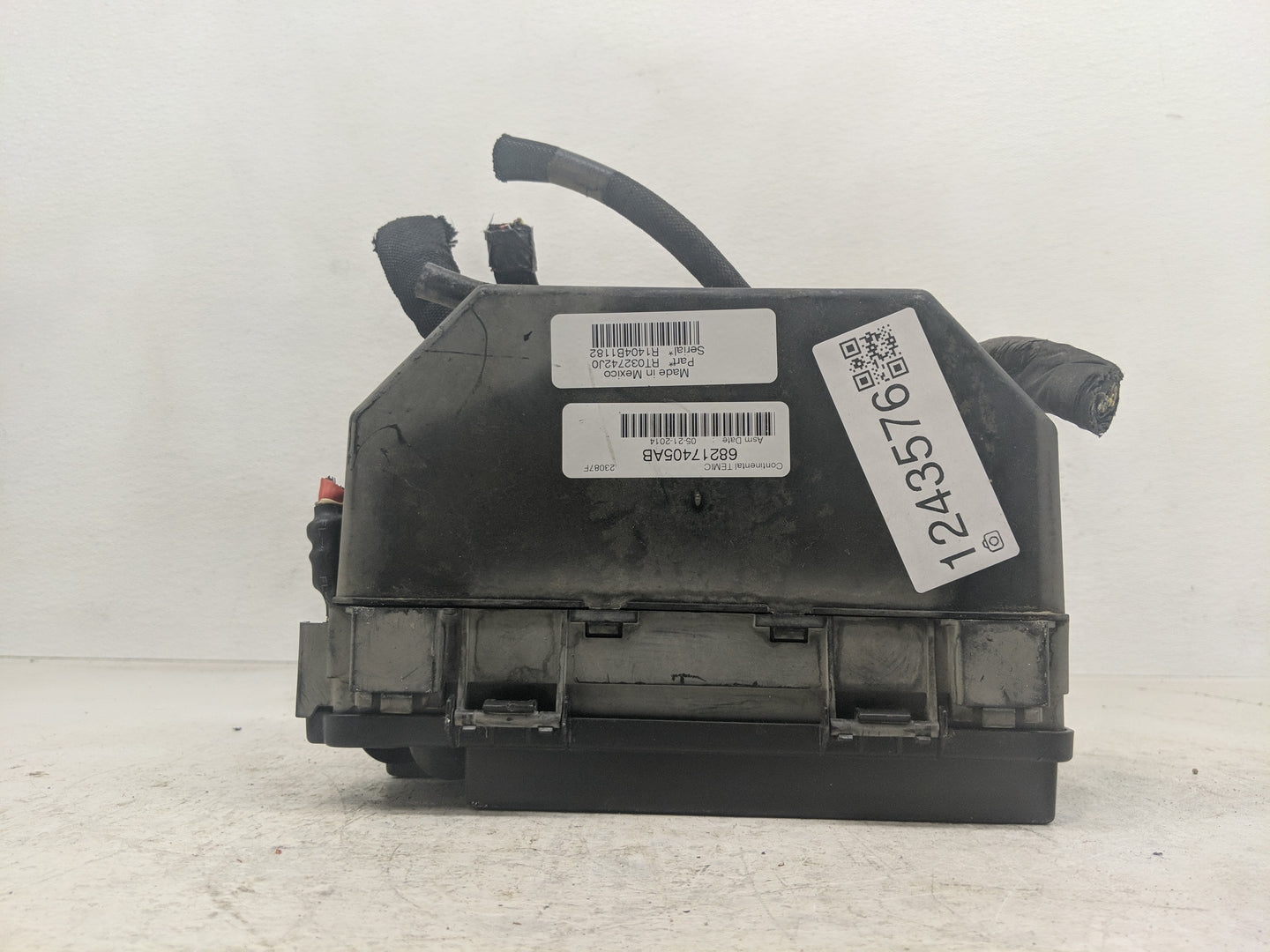 2014 Dodge Caravan Fusebox Fuse Box Panel Relay Module Fits OEM Used Auto Parts - Oemusedautoparts1.com