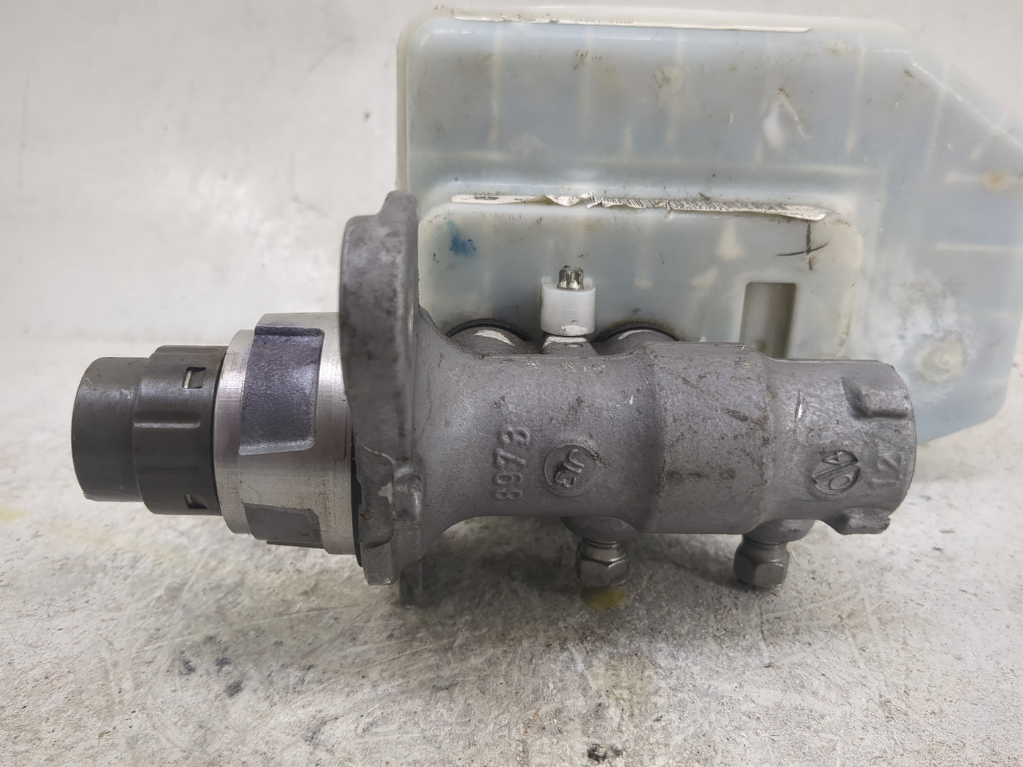 Dodge Caravan Brake Master Cylinder 1496767 - Oemusedautoparts1.com