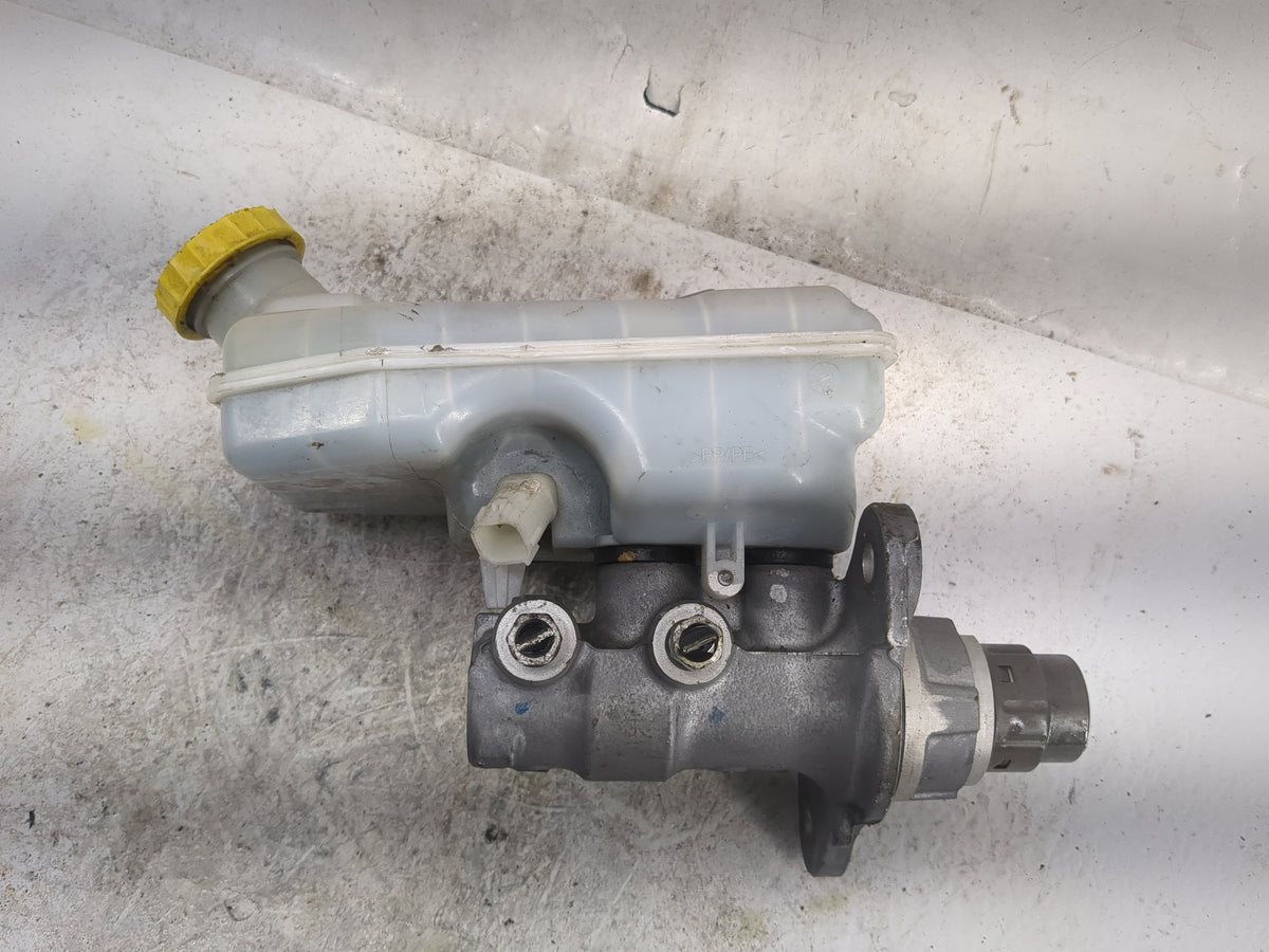 Dodge Caravan Brake Master Cylinder 1496767 - Oemusedautoparts1.com
