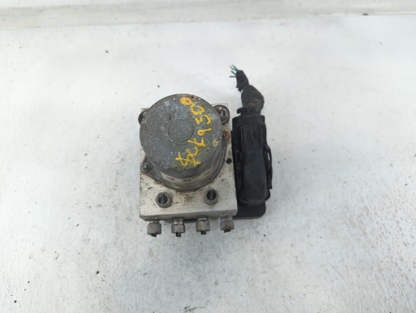 2014 Dodge Caravan ABS Pump Control Module Replacement P/N:P68183803AC Fits OEM Used Auto Parts - Oemusedautoparts1.com