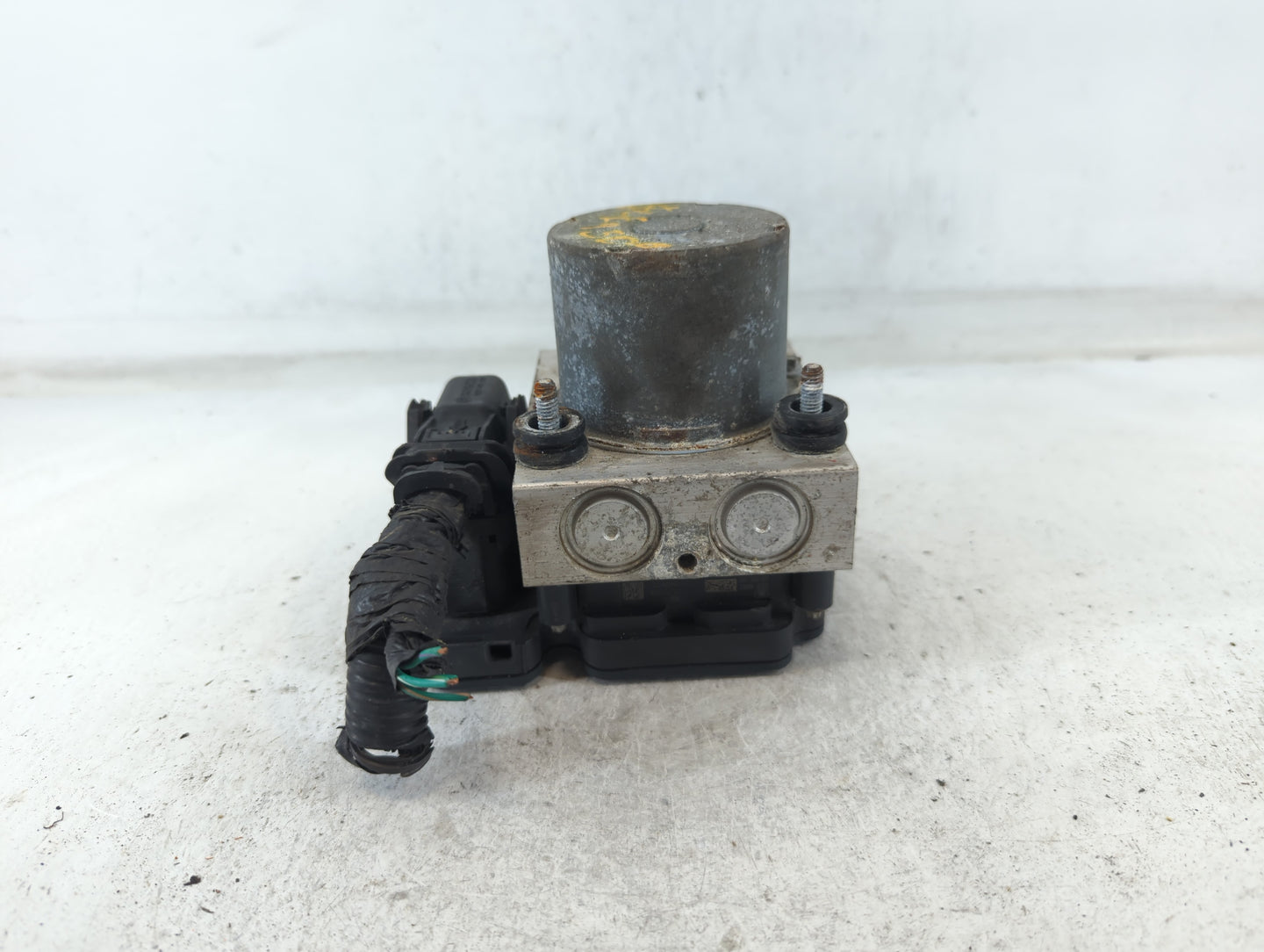 2014 Dodge Caravan ABS Pump Control Module Replacement P/N:P68183803AC Fits OEM Used Auto Parts - Oemusedautoparts1.com