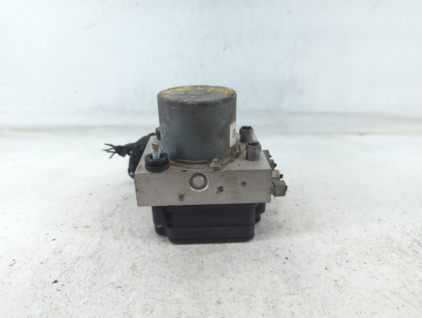 2014 Dodge Caravan ABS Pump Control Module Replacement P/N:P68183803AC Fits OEM Used Auto Parts - Oemusedautoparts1.com