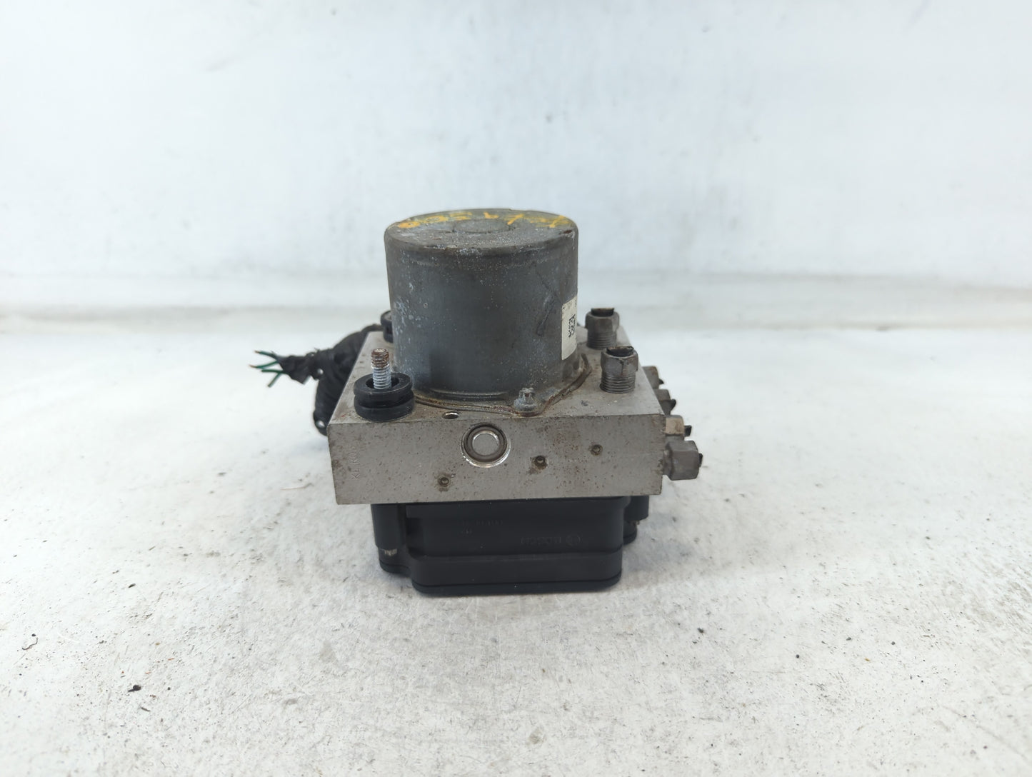 2014 Dodge Caravan ABS Pump Control Module Replacement P/N:P68183803AC Fits OEM Used Auto Parts - Oemusedautoparts1.com