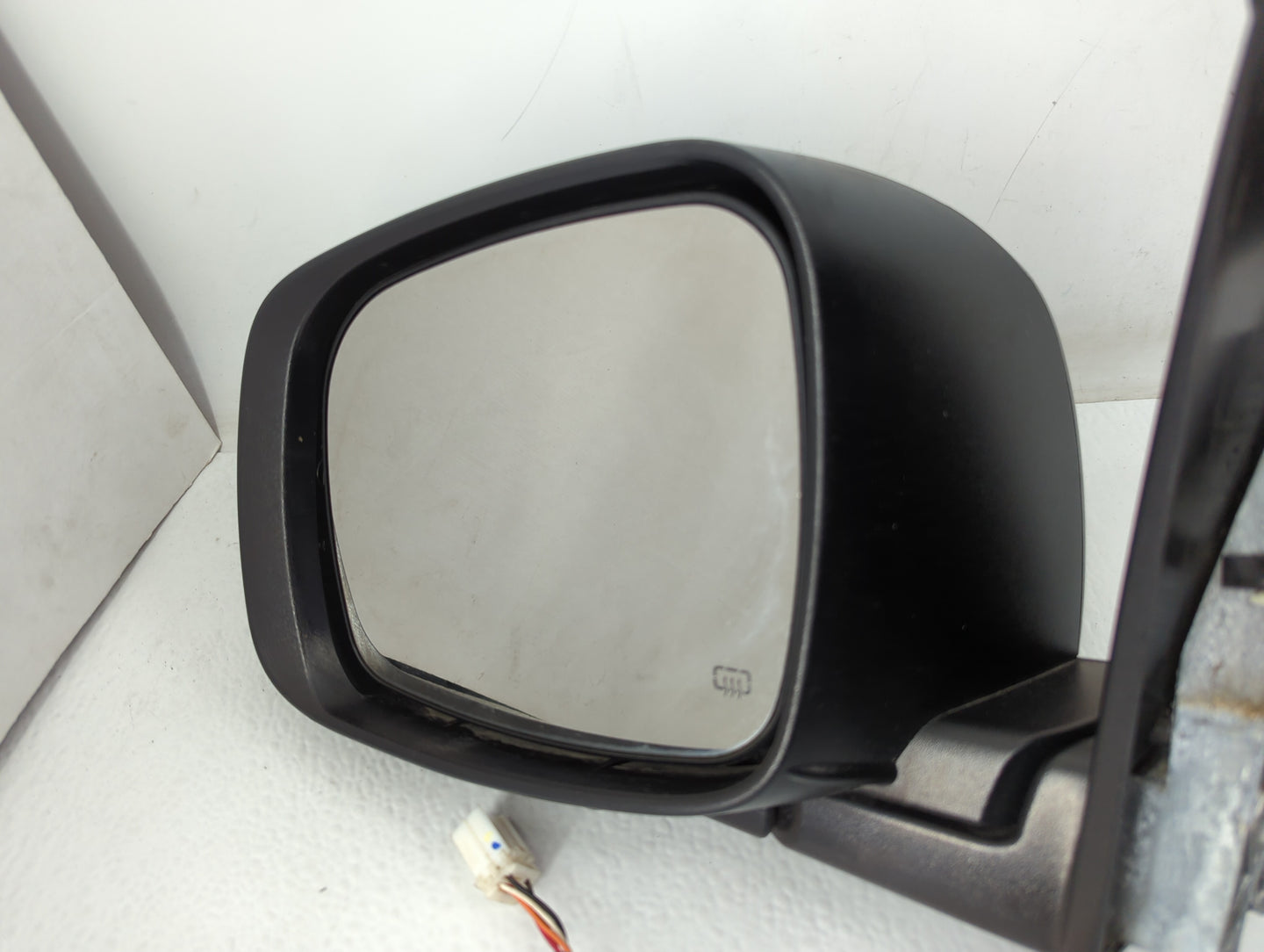 2014 Dodge Caravan Driver Side View Mirror - Left Door Mirror OEM Used - Oemusedautoparts1.com