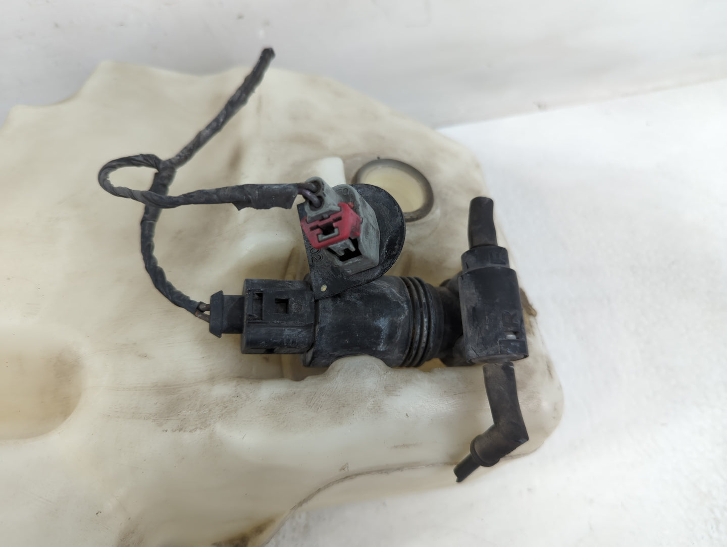 Dodge Caravan Windshield Washer Fluid Reservoir Bottle Oem - Oemusedautoparts1.com