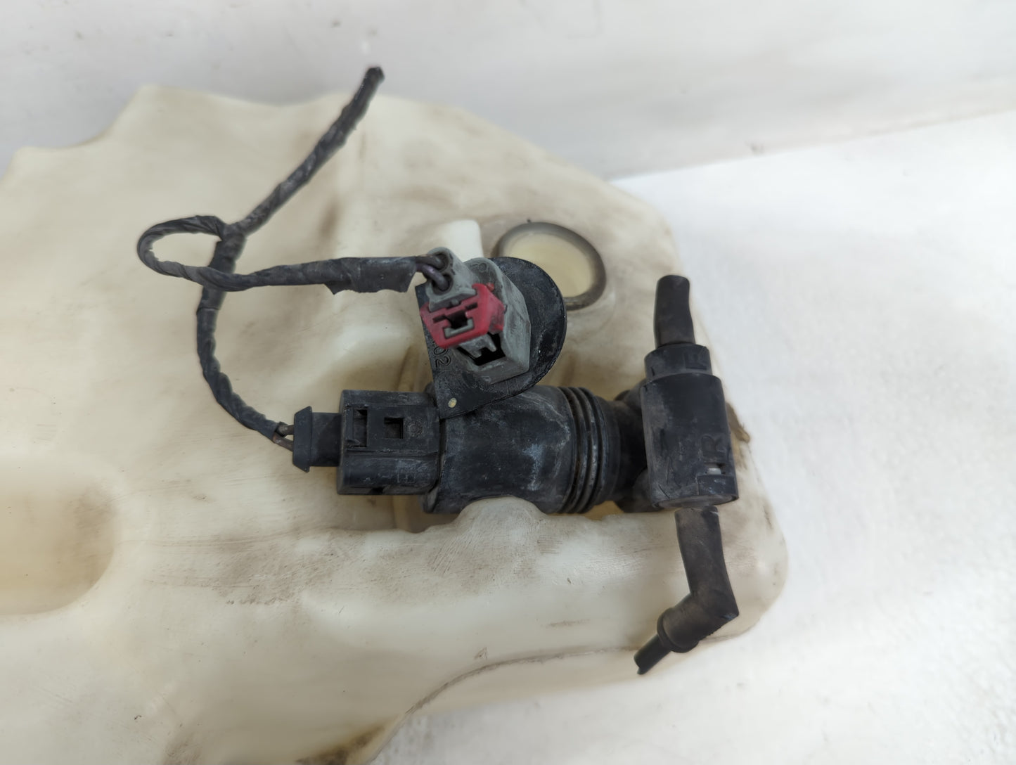 Dodge Caravan Windshield Washer Fluid Reservoir Bottle Oem - Oemusedautoparts1.com