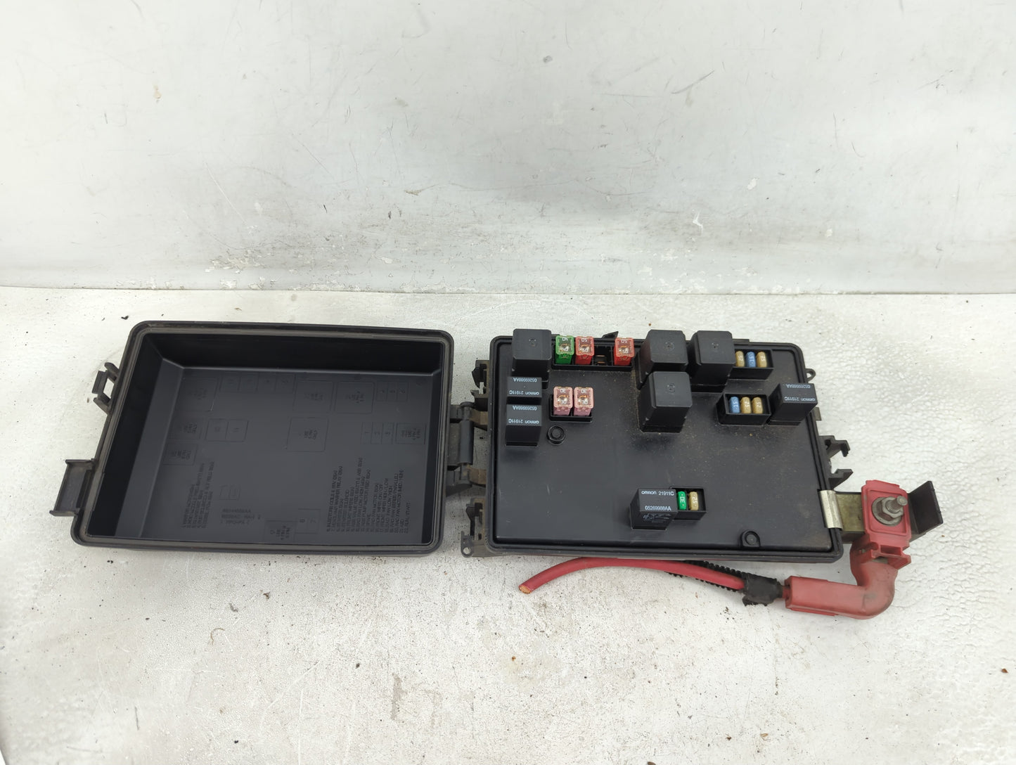 2014 Dodge Challenger Fusebox Fuse Box Panel Relay Module P/N:68044658AA Fits OEM Used Auto Parts - Oemusedautoparts1.com