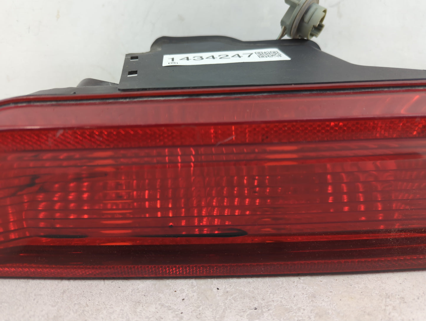 2008-2014 Dodge Challenger Tail Light Assembly Passenger Right OEM P/N:0414987 220-0815-006 Fits OEM Used Auto Parts - Oemus