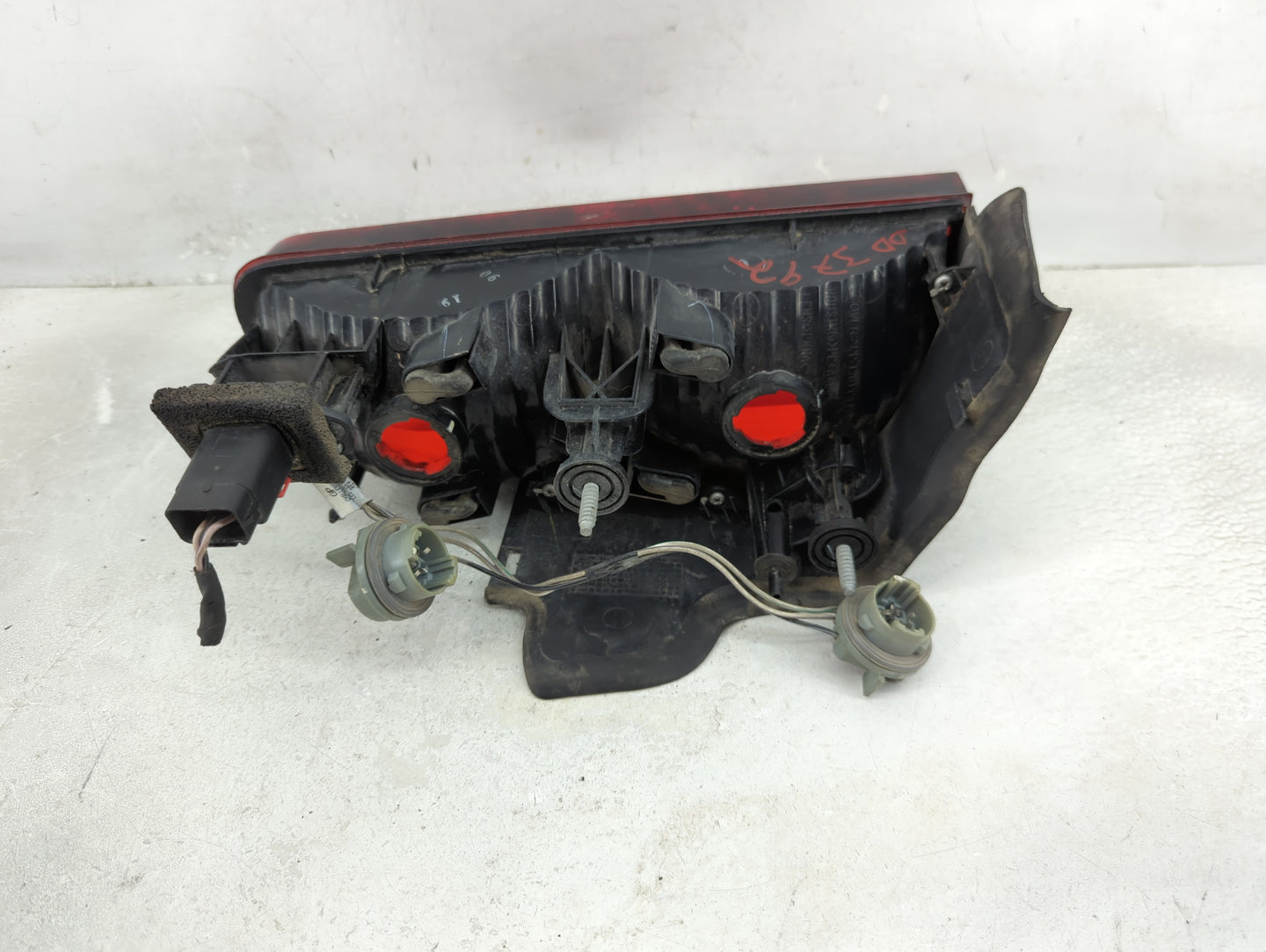 2008-2014 Dodge Challenger Tail Light Assembly Passenger Right OEM P/N:0414987 220-0815-006 Fits OEM Used Auto Parts - Oemus