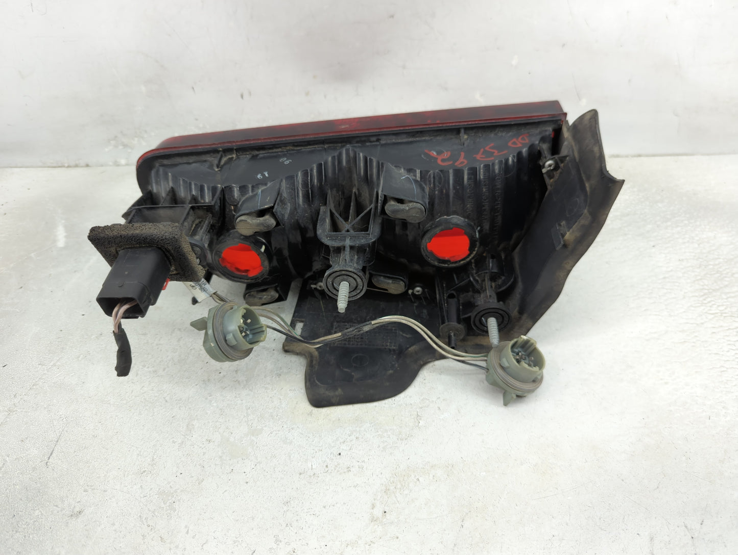 2008-2014 Dodge Challenger Tail Light Assembly Passenger Right OEM P/N:0414987 220-0815-006 Fits OEM Used Auto Parts - Oemus