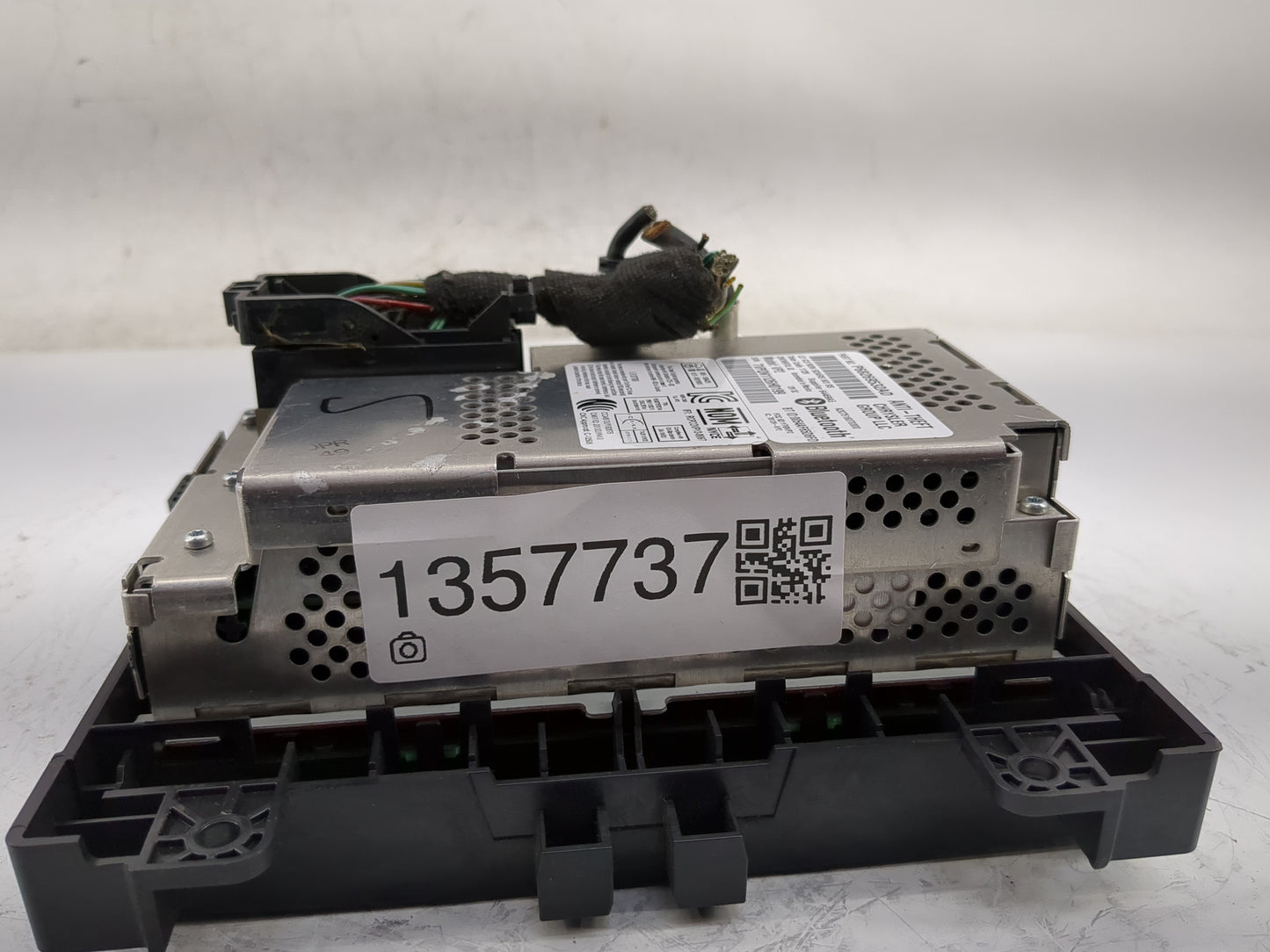 2013-2014 Dodge Charger Radio AM FM Cd Player Receiver Replacement P/N:68269532AD Fits Fits 2013 2014 OEM Used Auto Parts - 