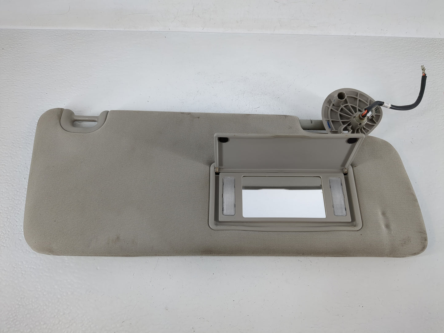 2014 Dodge D150 Sun Visor Shade Replacement Passenger Right Mirror Fits Fits 2013 2015 2016 2017 2018 OEM Used Auto Parts - 