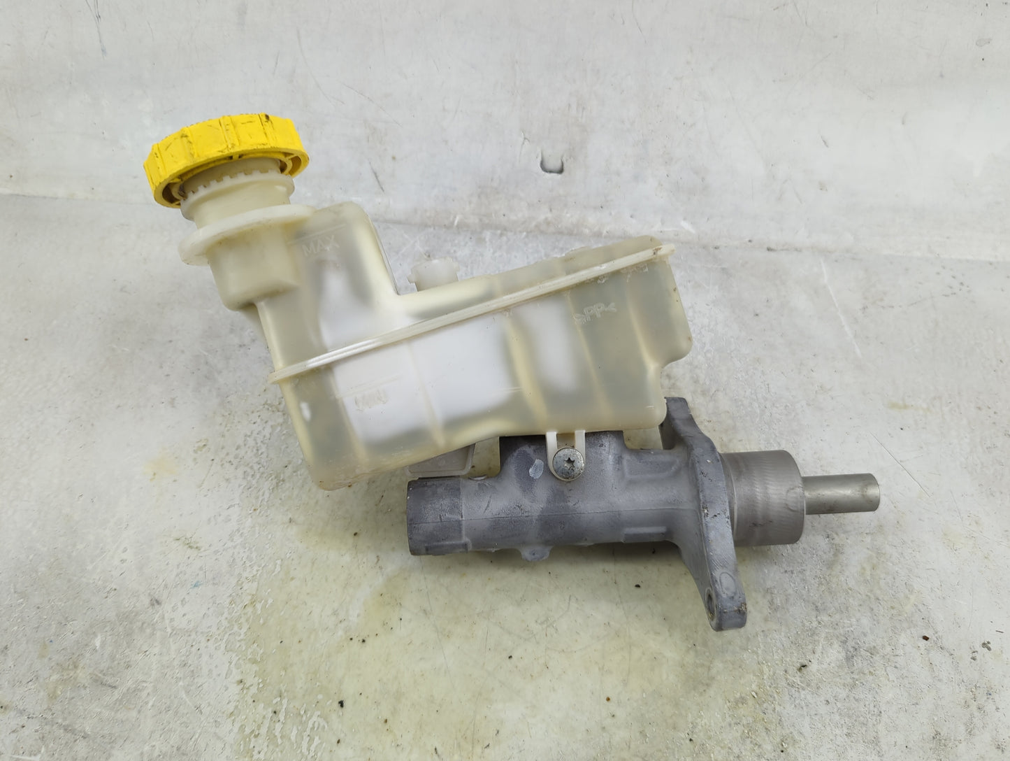 2013-2016 Dodge Dart Brake Master Cylinder 1490651 - Oemusedautoparts1.com