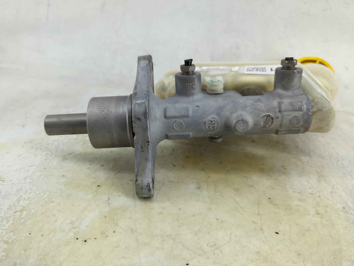 2013-2016 Dodge Dart Brake Master Cylinder 1490651 - Oemusedautoparts1.com
