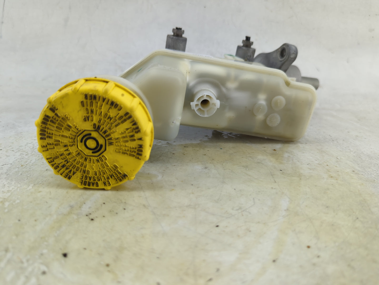 2013-2016 Dodge Dart Brake Master Cylinder 1490651 - Oemusedautoparts1.com