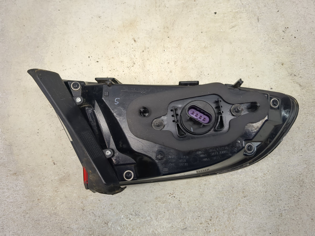 2013-2016 Dodge Dart Tail Light Assembly Passenger Right OEM P/N:F00HTC4016 68081394AE Fits Fits 2013 2014 2015 2016 OEM Use