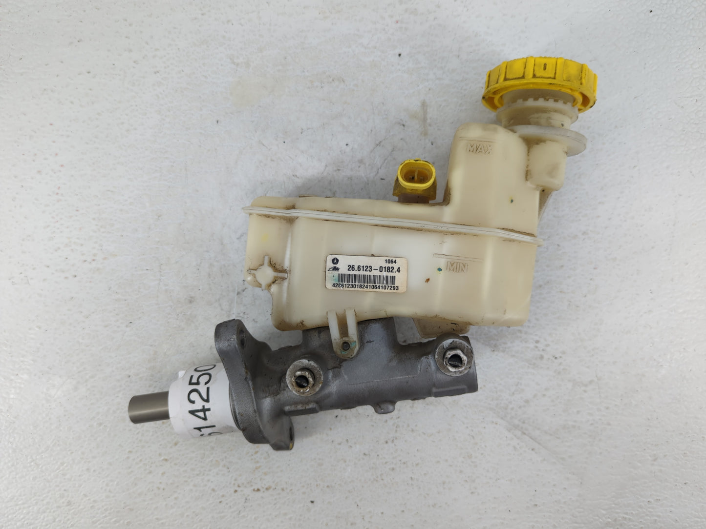 2013-2016 Dodge Dart Brake Master Cylinder 614250 - Oemusedautoparts1.com