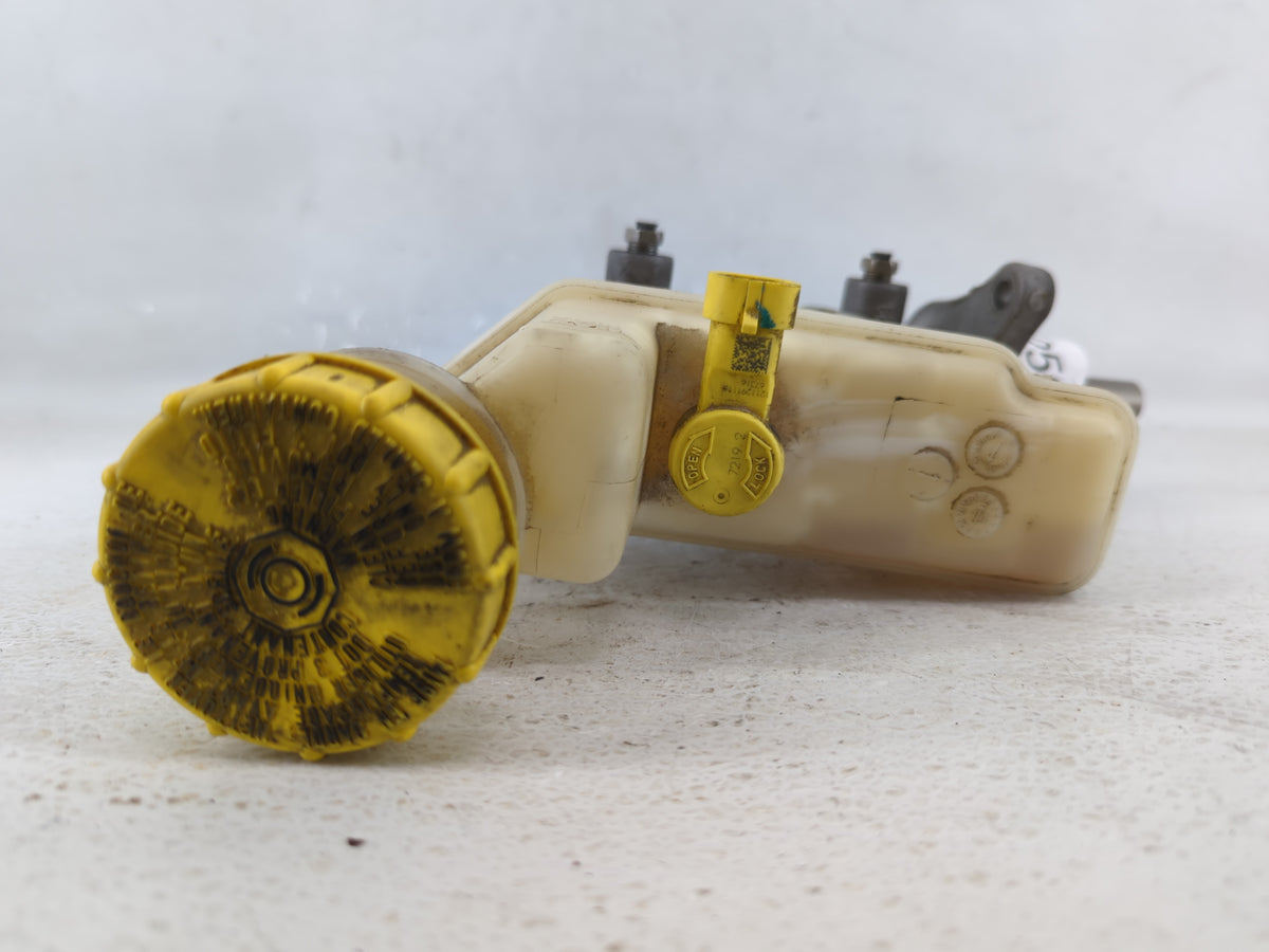 2013-2016 Dodge Dart Brake Master Cylinder 614250 - Oemusedautoparts1.com