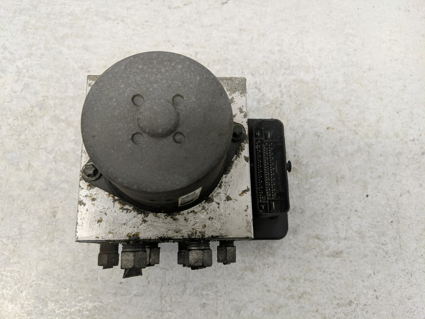 2014-2015 Dodge Durango ABS Pump Control Module Replacement P/N:68227200AD Fits Fits 2014 2015 OEM Used Auto Parts - Oemused