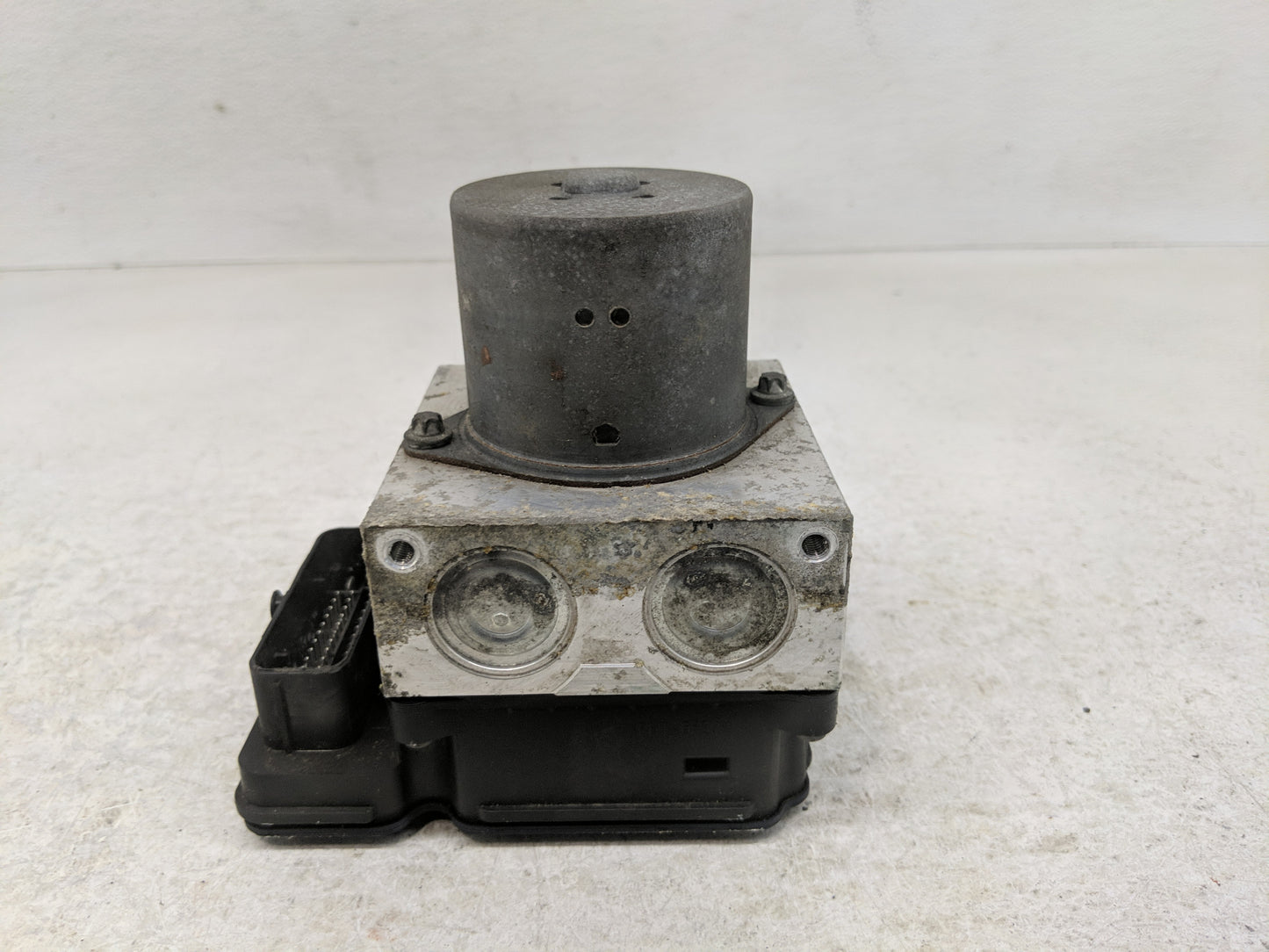 2014-2015 Dodge Durango ABS Pump Control Module Replacement P/N:68227200AD Fits Fits 2014 2015 OEM Used Auto Parts - Oemused