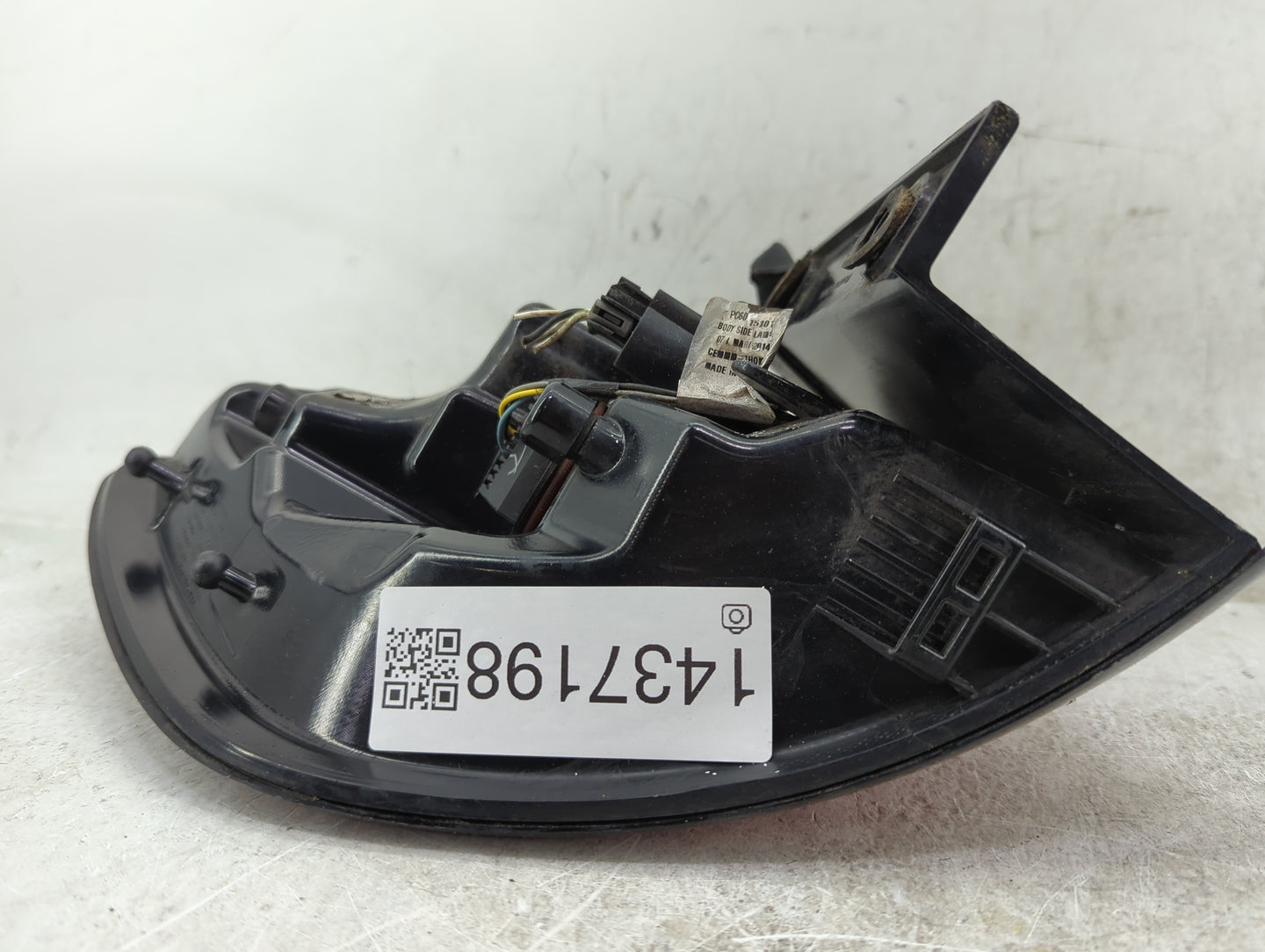 2016-2022 Dodge Durango Tail Light Assembly Passenger Right OEM Fits Fits 2016 2017 2018 2019 2020 2021 2022 OEM Used Auto P