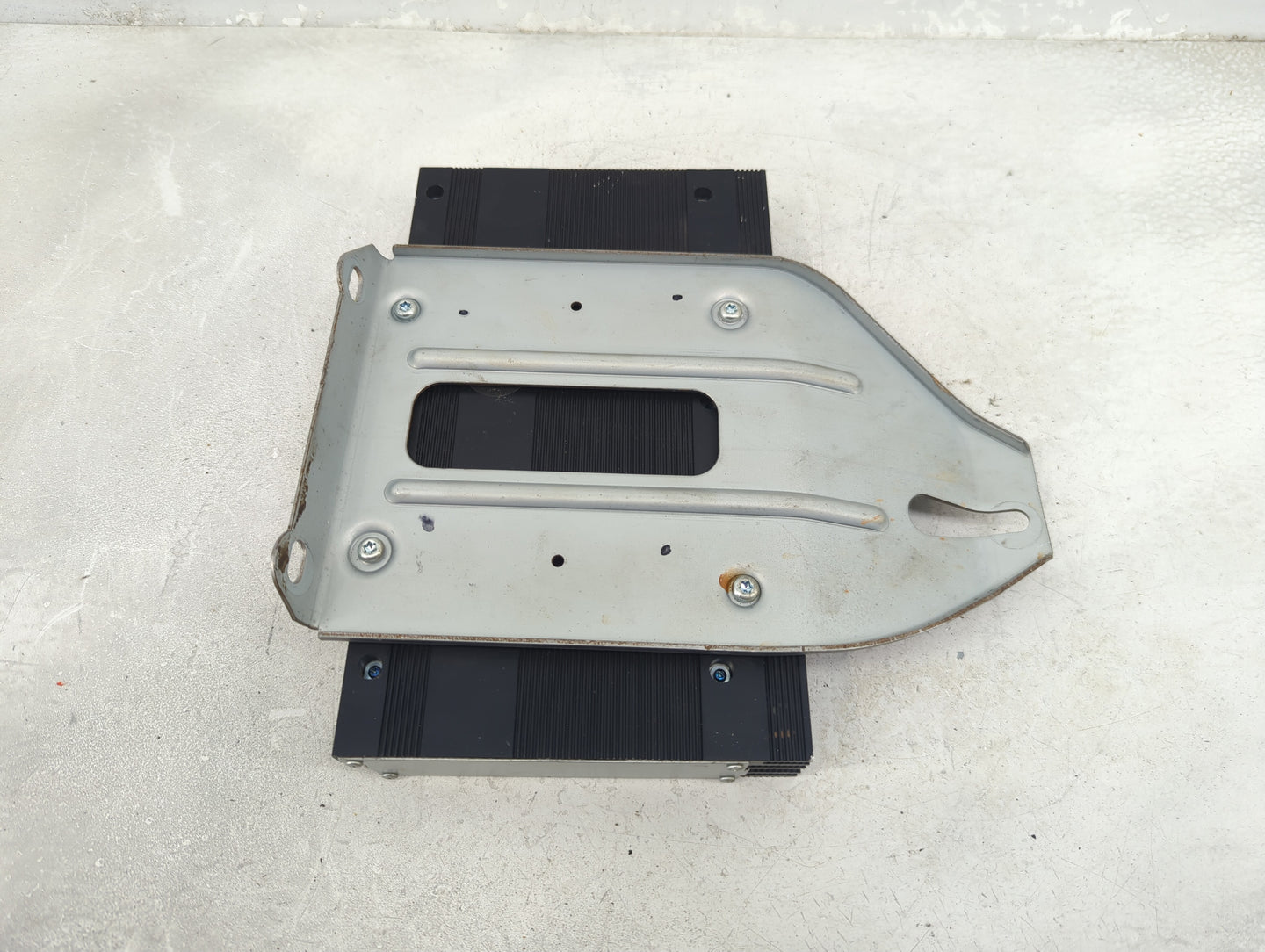 2011-2016 Dodge Durango Radio Speaker Amplifier 05091214ah - Oemusedautoparts1.com