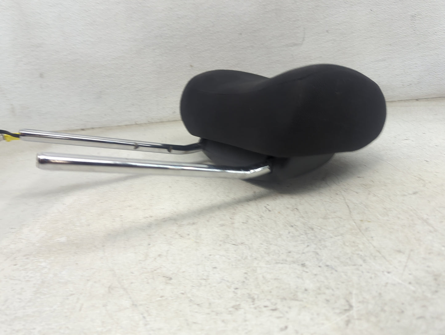 2014 Dodge Durango Headrest Head Rest Front Driver Seat Black - Oemusedautoparts1.com