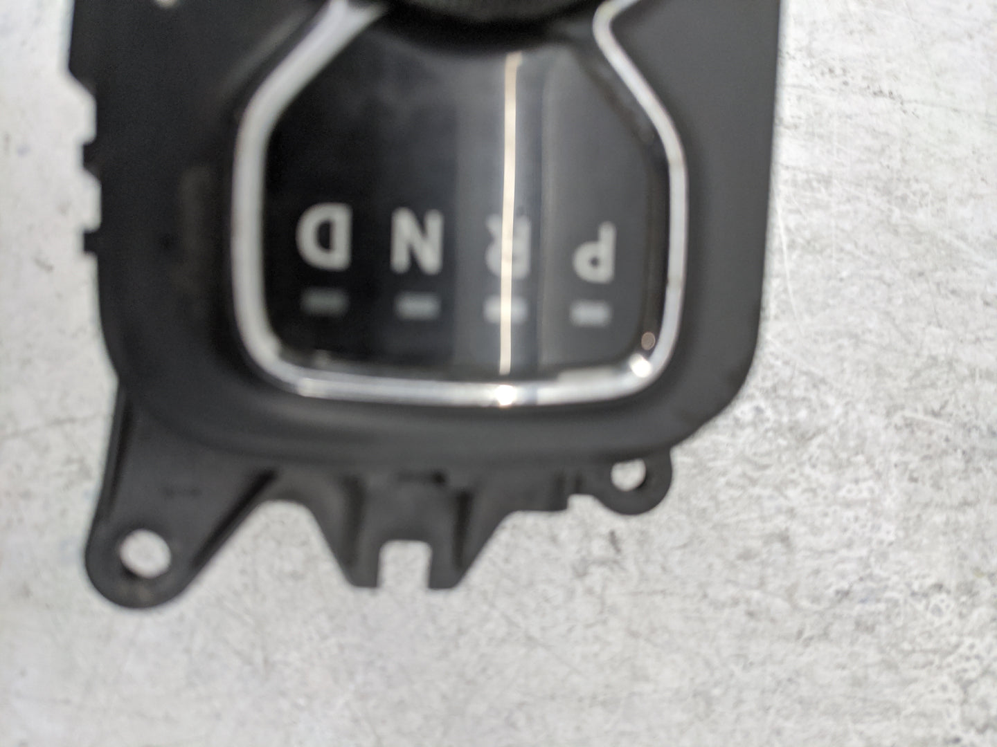 2014 Dodge Durango Floor Console Assembly Shifter - Oemusedautoparts1.com