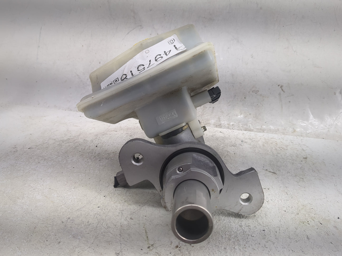2011-2015 Dodge Durango Brake Master Cylinder - Oemusedautoparts1.com
