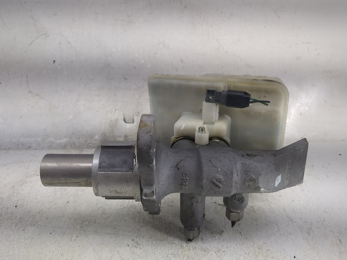 2011-2015 Dodge Durango Brake Master Cylinder - Oemusedautoparts1.com