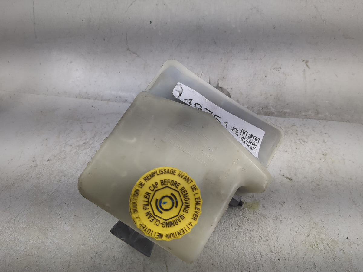 2011-2015 Dodge Durango Brake Master Cylinder - Oemusedautoparts1.com