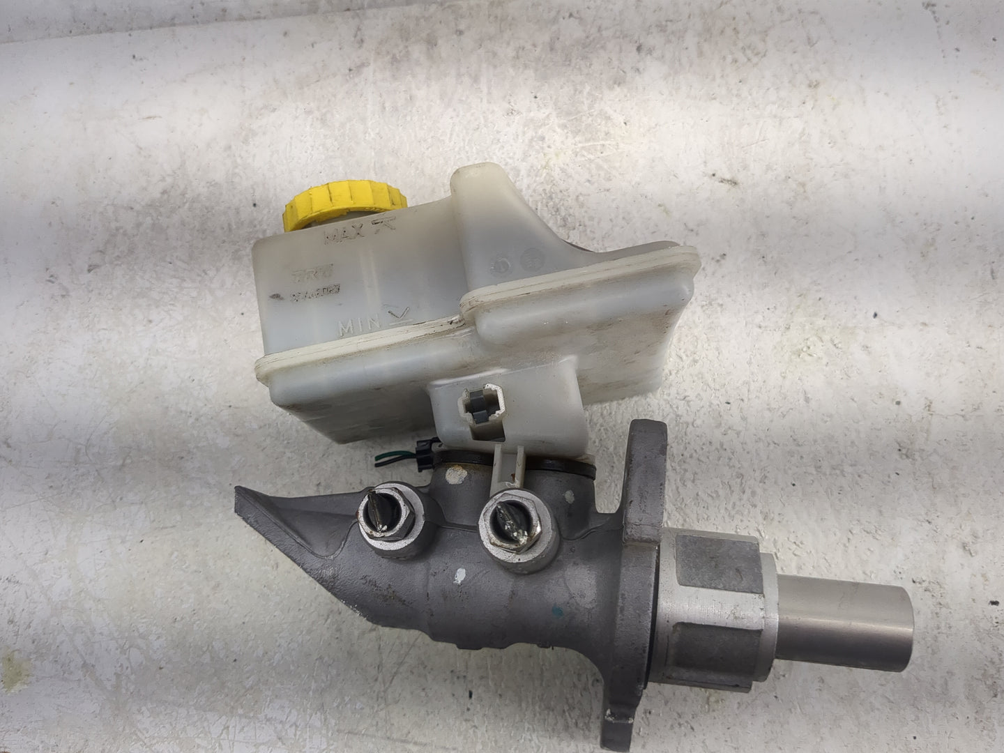 2011-2015 Dodge Durango Brake Master Cylinder - Oemusedautoparts1.com