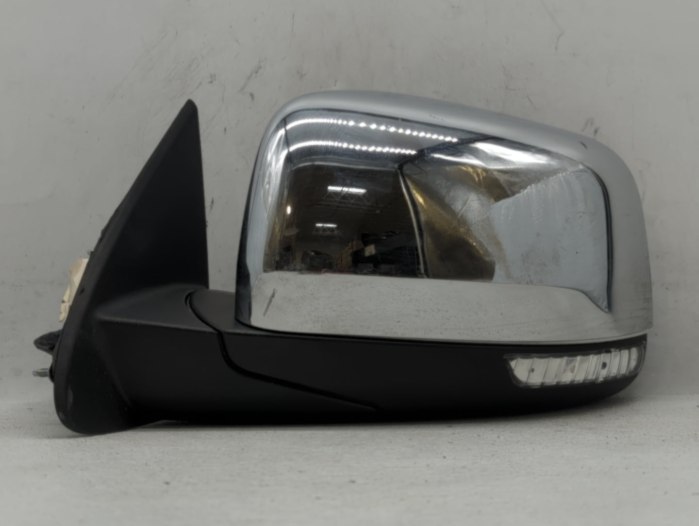 2011-2021 Dodge Durango Driver Side View Mirror - Left Door Mirror OEM Used - Oemusedautoparts1.com