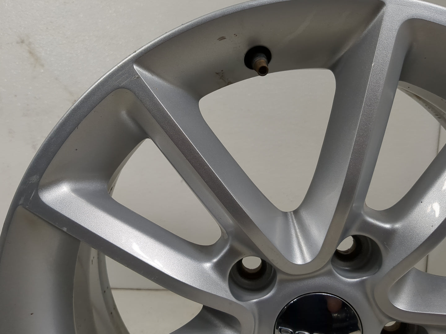 2017-2020 Dodge Grand Caravan Oem Wheel Rim 1397353 - Oemusedautoparts1.com