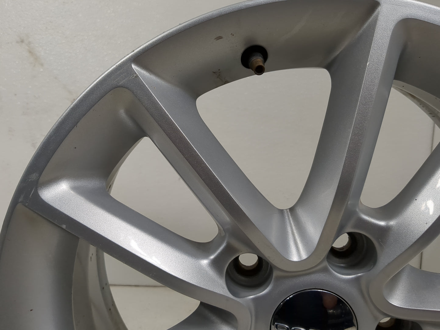 2017-2020 Dodge Grand Caravan Oem Wheel Rim 1397353 - Oemusedautoparts1.com