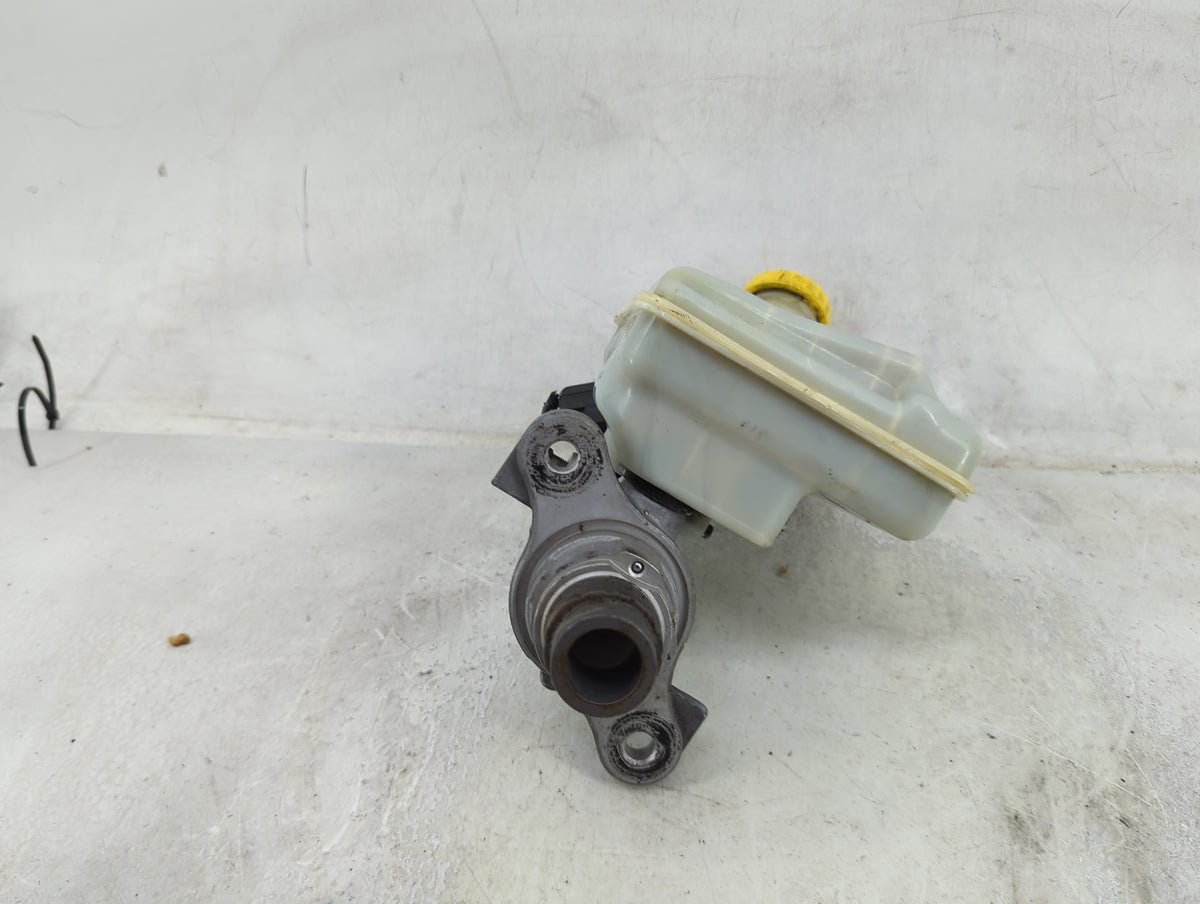 2012-2020 Dodge Grand Caravan Brake Master Cylinder 1490900 - Oemusedautoparts1.com