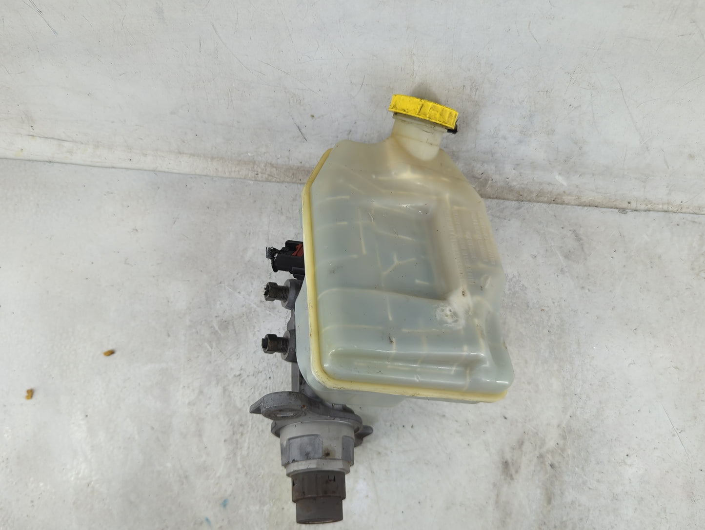 2012-2020 Dodge Grand Caravan Brake Master Cylinder 1490900 - Oemusedautoparts1.com