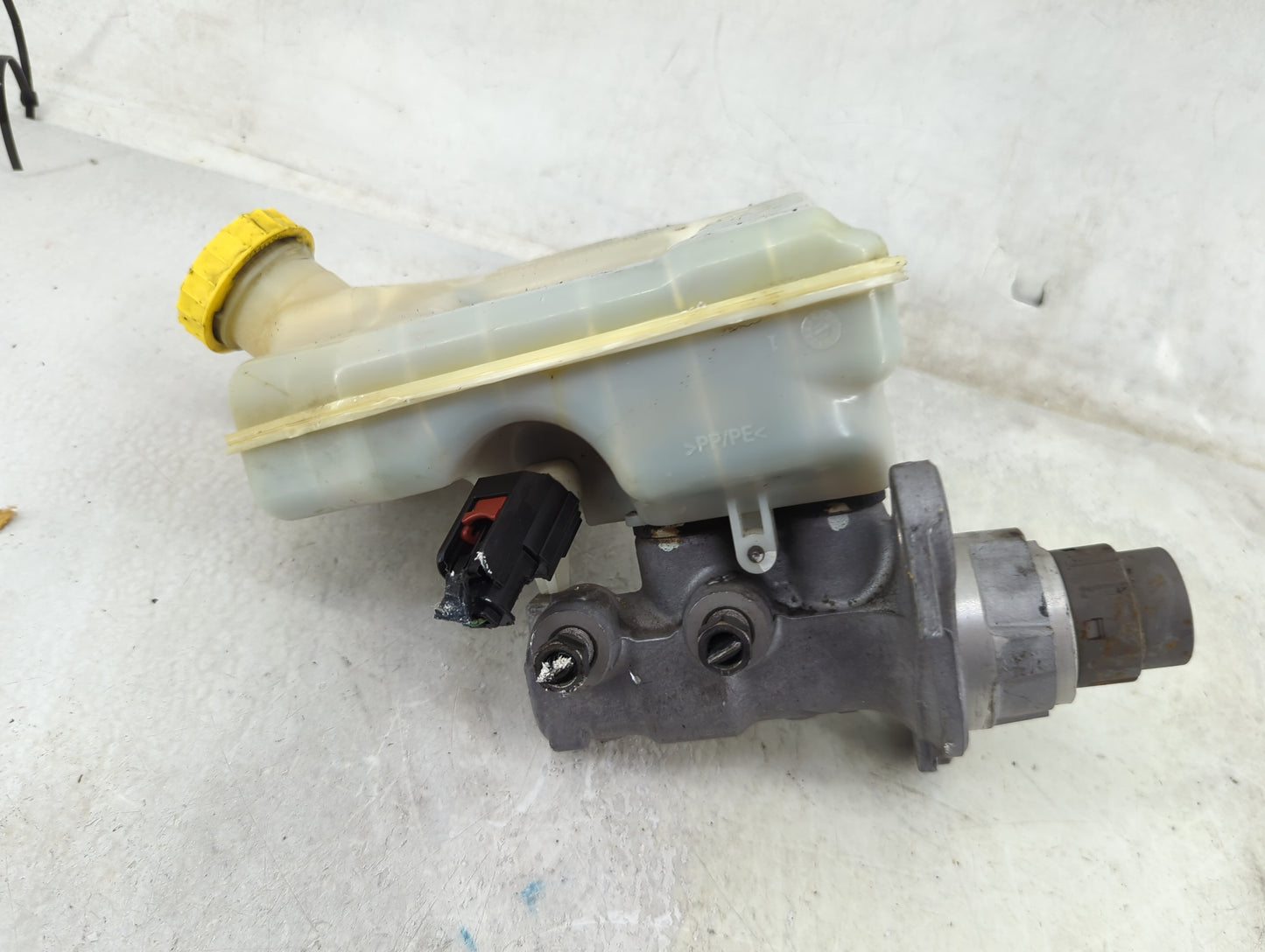 2012-2020 Dodge Grand Caravan Brake Master Cylinder 1490900 - Oemusedautoparts1.com